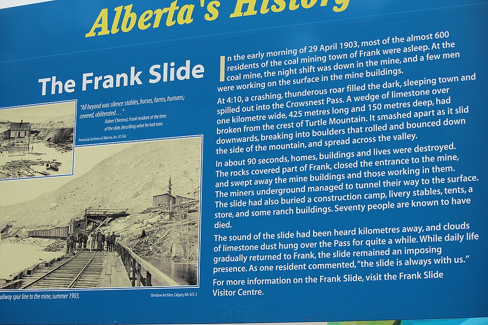 프랭크 슬라이드 해설센터 (Frank Slide Interpretive Centre) 여행 추천 - 로드트립