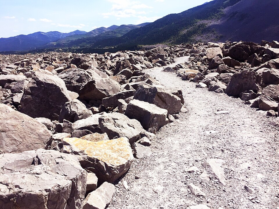 프랭크 슬라이드 해설센터 (Frank Slide Interpretive Centre) 여행 추천 - 로드트립