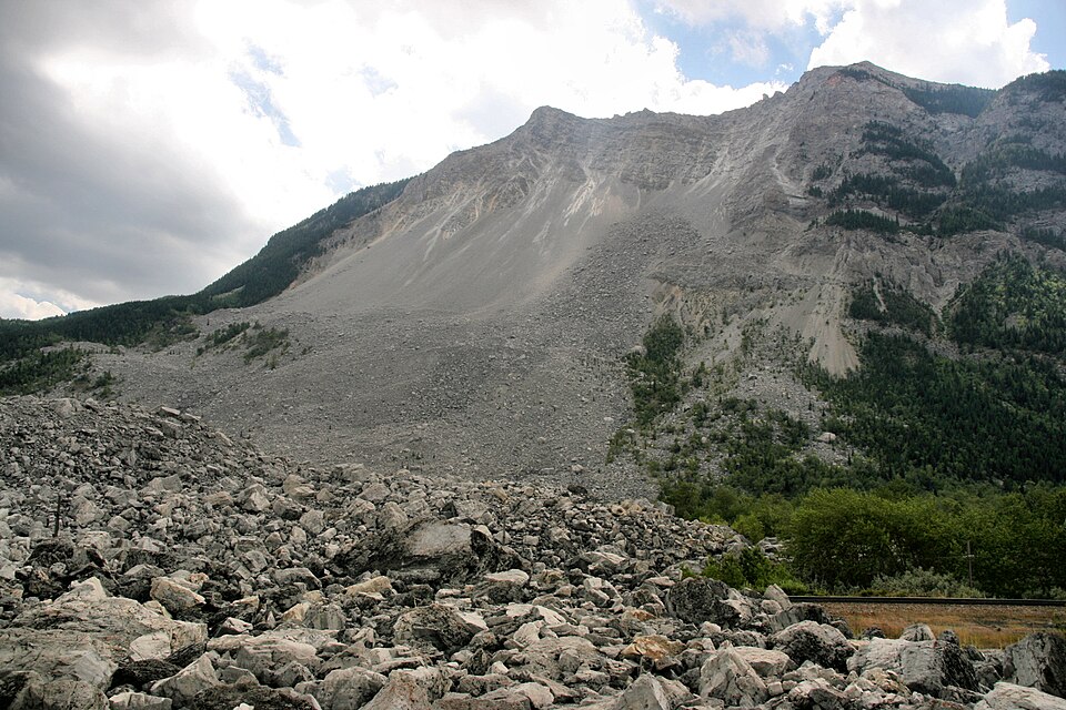 프랭크 슬라이드 해설센터 (Frank Slide Interpretive Centre) 여행 추천 - 로드트립