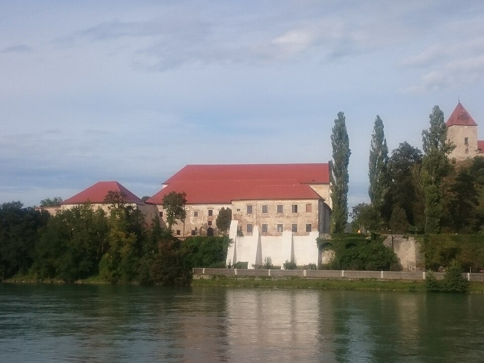 프투이 도미니코 수도원 (Dominican Monastery of Ptuj) 여행 추천 - 로드트립