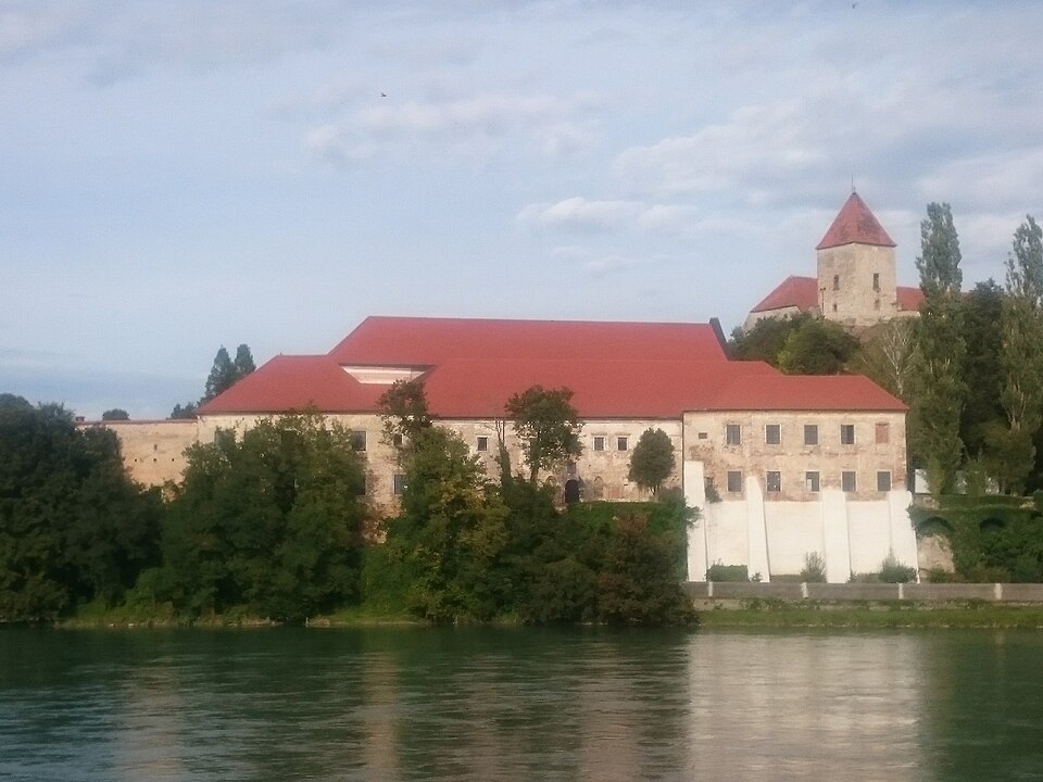 프투이 도미니코 수도원 (Dominican Monastery of Ptuj) 여행 추천 - 로드트립