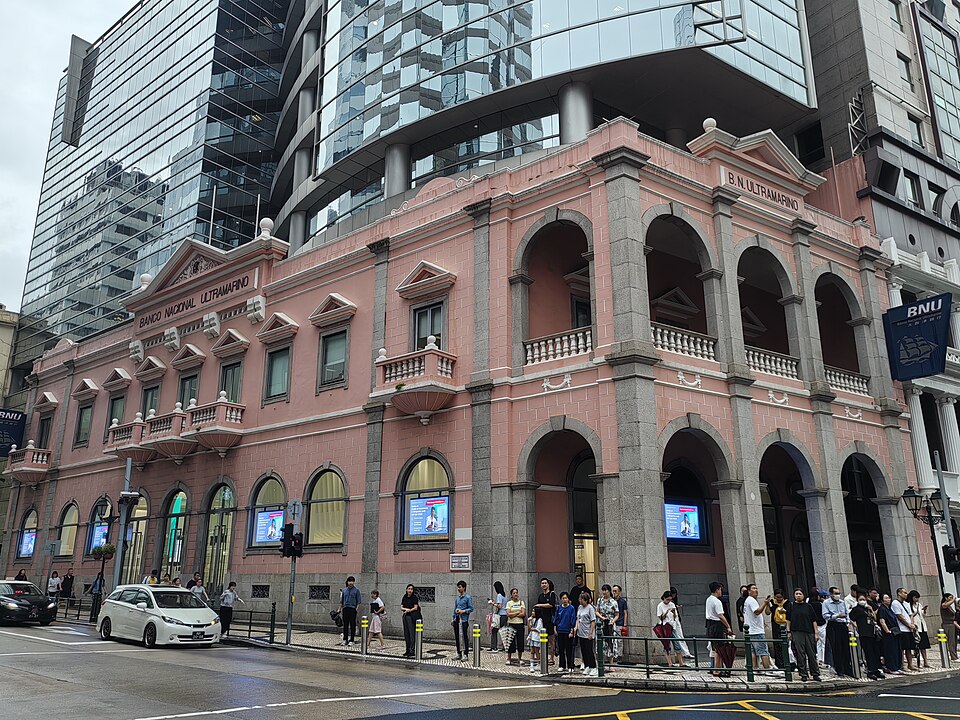 대서양은행 본점 역사건축물 (Banco Nacional Ultramarino Headquarters Building) 여행 추천 - 로드트립