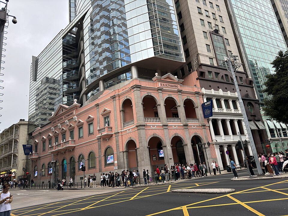 대서양은행 본점 역사건축물 (Banco Nacional Ultramarino Headquarters Building) 여행 추천 - 로드트립