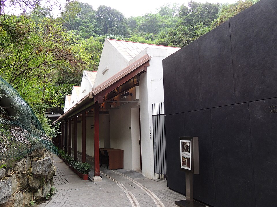 아시아 소사이어티 홍콩센터 (Asia Society Hong Kong Center) 여행 추천 - 로드트립
