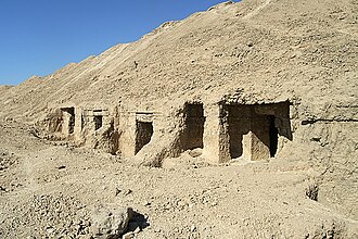 엘하와위시 고분군 (El Hawawish Necropolis) 여행 추천 - 로드트립