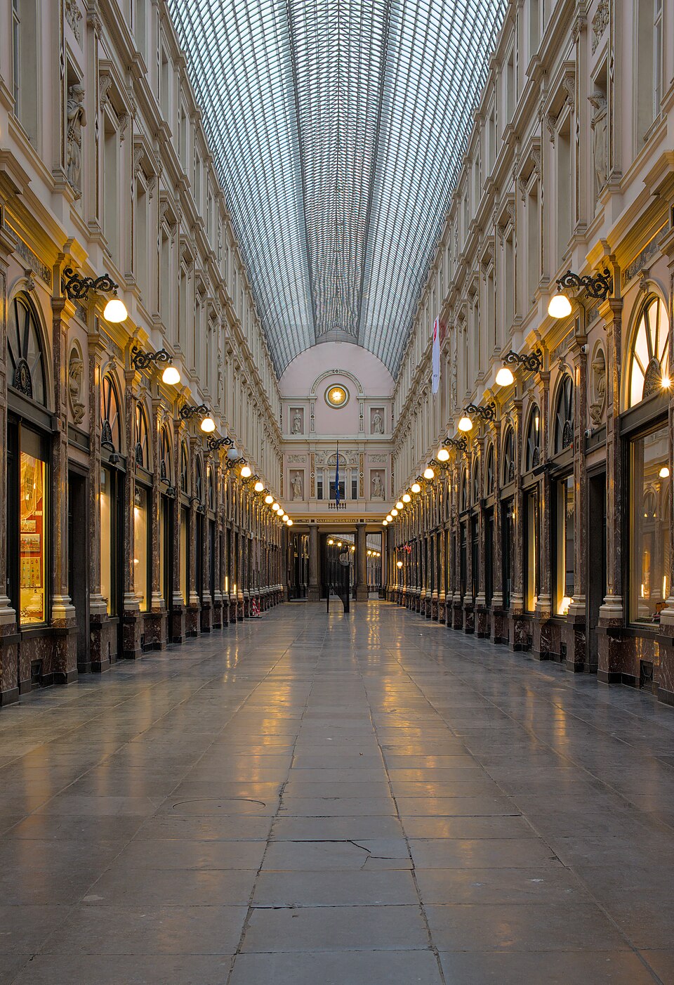 생튀베르 왕립 갤러리 (Galeries Royales Saint-Hubert) 여행 추천 - 로드트립
