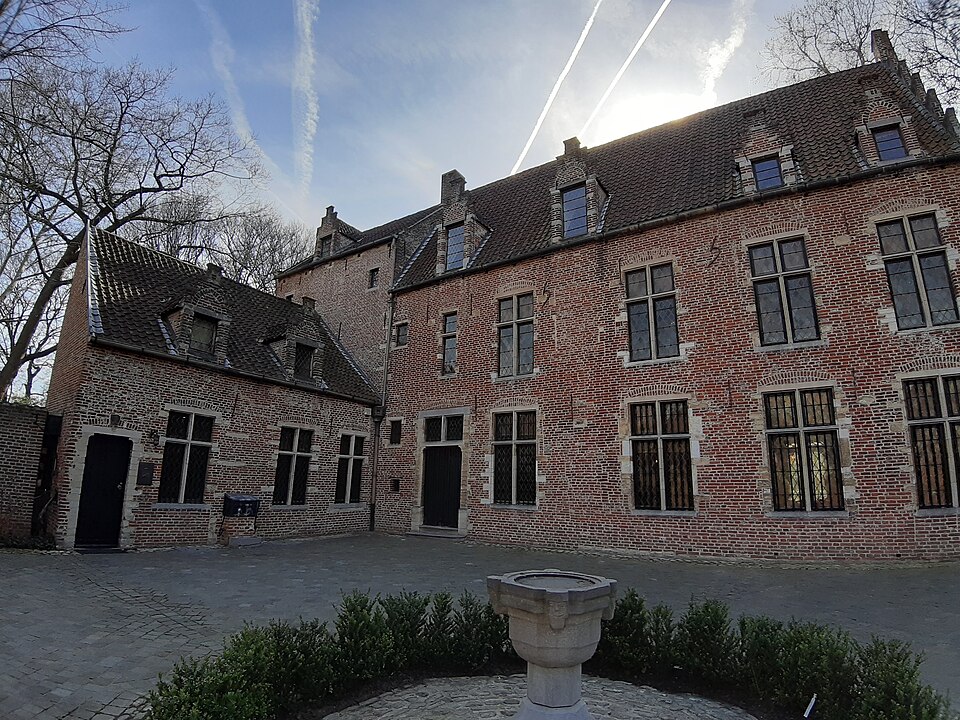 에라스무스 하우스와 안데를레흐트 베긴회 (Erasmus House & Beguinage) 여행 추천 - 로드트립