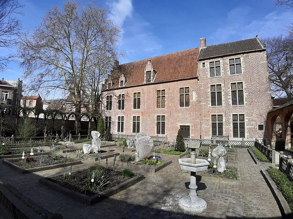 에라스무스 하우스와 안데를레흐트 베긴회 (Erasmus House & Beguinage) 여행 추천 - 로드트립