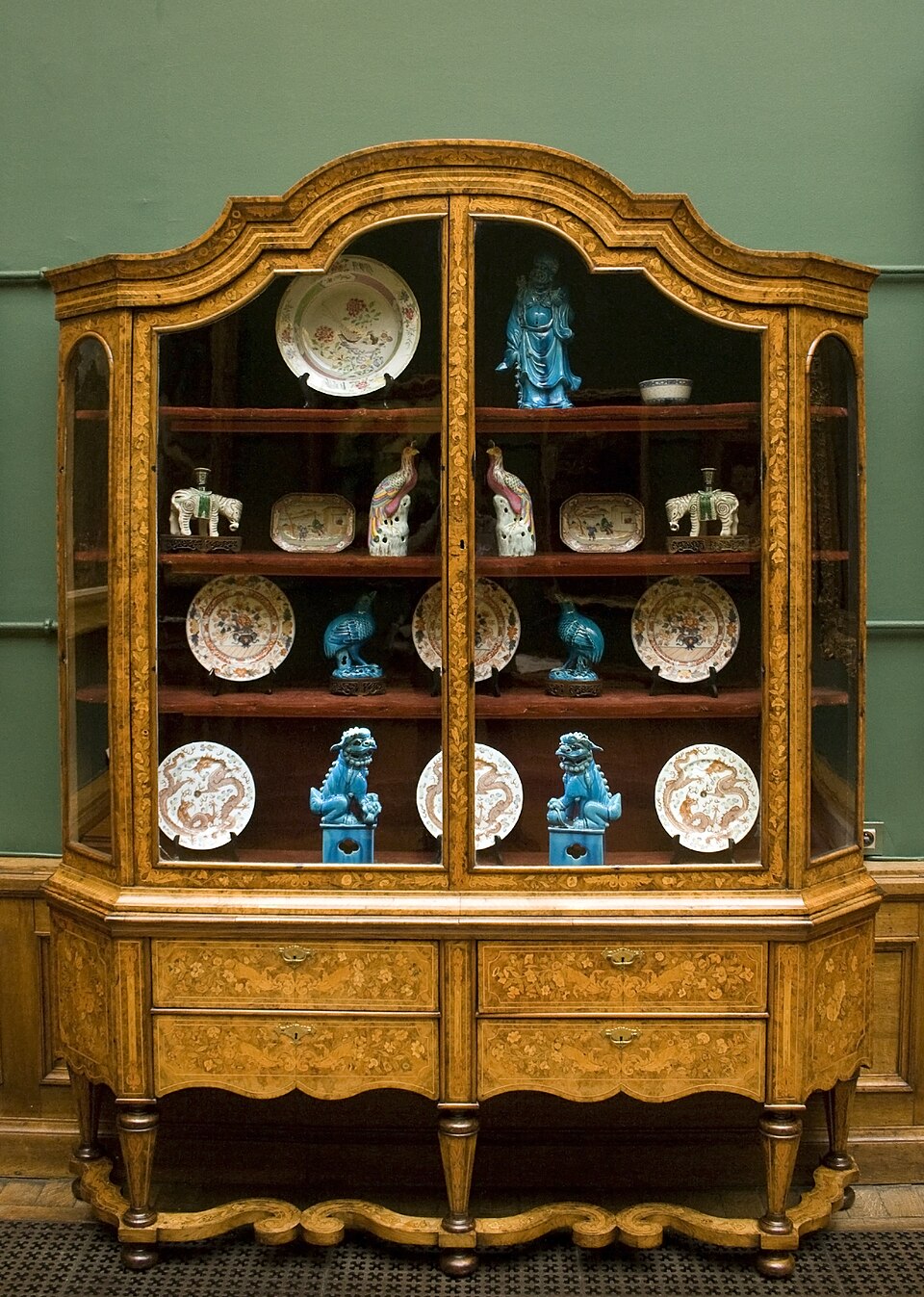 샤를리에 박물관 (Charlier Museum) 여행 추천 - 로드트립