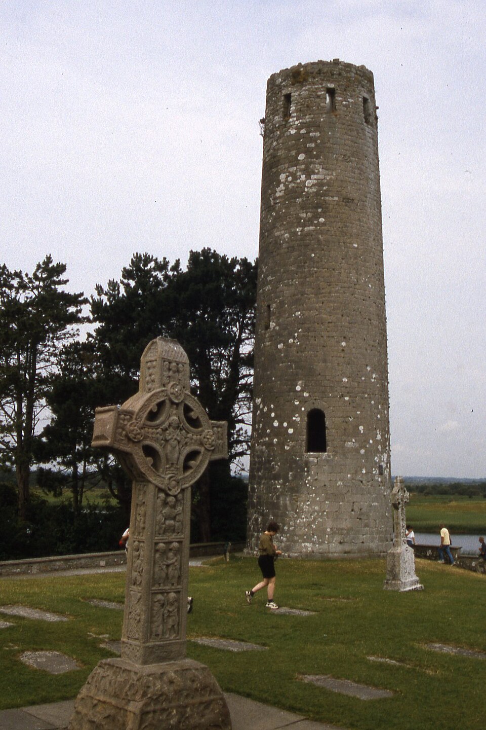 클론맥노이즈 수도원 유적 (Clonmacnoise Monastic Site) 여행 추천 - 로드트립