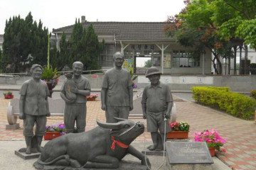 뒷벽 아래 Qielongjingzhong Temple 여행 추천 - 메고지고