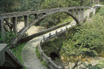 지룽산 여행 추천 - 메고지고