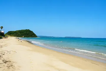 바다와 전철이 있는 풍경 여행 추천 - 메고지고