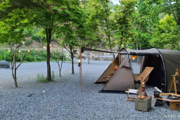산청 단속사지 동 삼층석탑 여행 추천 - 메고지고