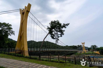 황금빛 출렁다리 여행 추천 - 메고지고