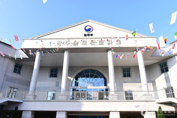 광주문학관 여행 추천 - 메고지고