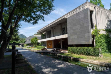 만해문학박물관 여행 추천 - 메고지고