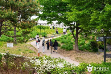 전태일동상 여행 추천 - 메고지고