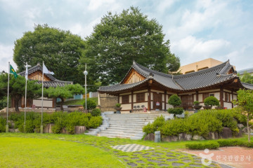 봉명산 출렁다리 여행 추천 - 메고지고