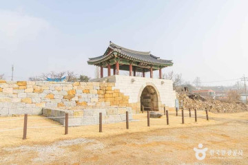 교동도선착장대합실 여행 추천 - 메고지고