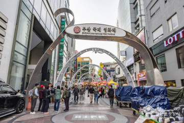 용두산 자갈치 관광특구 여행 추천 - 메고지고