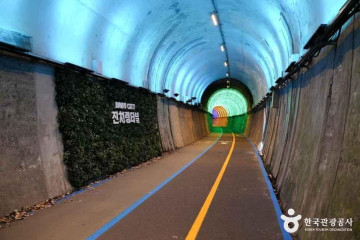 가좌산대나무숲길 여행 추천 - 메고지고