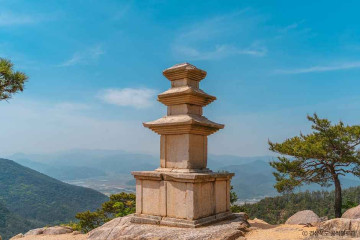 경주 남산 신선암 마애보살반가상 여행 추천 - 메고지고