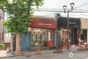 용산아트홀 여행 추천 - 메고지고