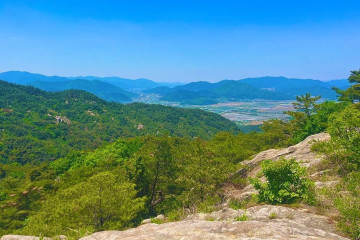 경주 남산 용장사지 마애여래좌상 여행 추천 - 메고지고