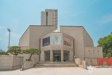신촌그래피티벽화터널 여행 추천 - 메고지고