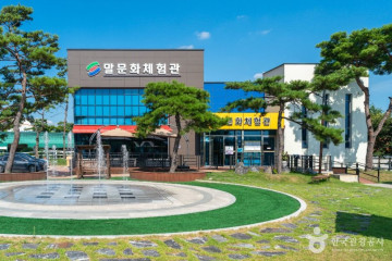 포은정몽주유허비 여행 추천 - 메고지고