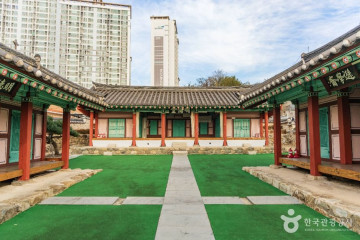 효자아트홀 여행 추천 - 메고지고