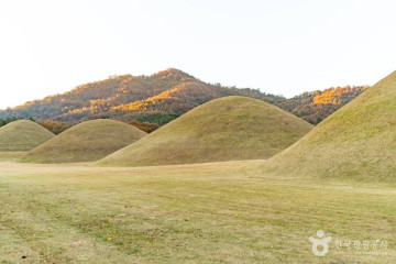 경주 법흥왕릉 여행 추천 - 메고지고