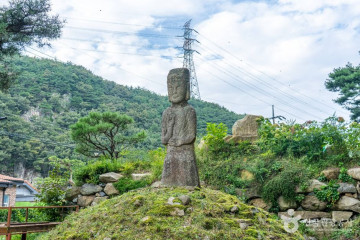 서산 용현리 마애여래삼존상 여행 추천 - 메고지고