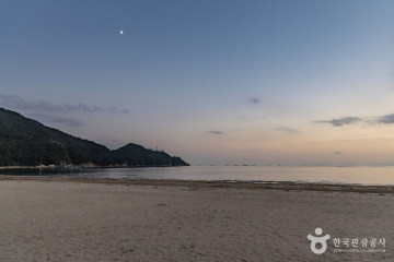 천하몽돌해수욕장 여행 추천 - 메고지고