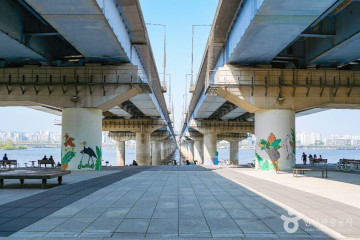 여의도 물빛광장 여행 추천 - 메고지고