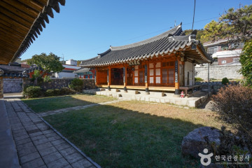 국립 3·15 민주묘지 여행 추천 - 메고지고
