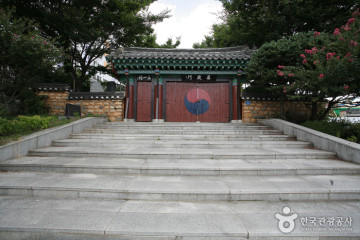 약사동 제방유적전시관 여행 추천 - 메고지고
