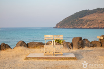 만춘서점 여행 추천 - 메고지고