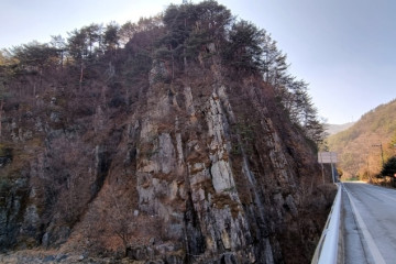 최초석탄발견지탑 여행 추천 - 메고지고