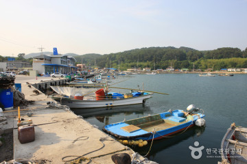 어물동 마애여래좌상 여행 추천 - 메고지고