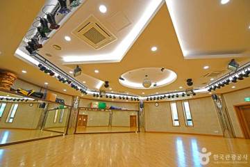 영월국민체육센터 여행 추천 - 메고지고