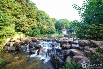 창녕 관룡사 용선대 석조여래좌상 여행 추천 - 메고지고