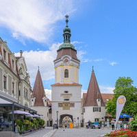 Photo: Isiwal / Wikimedia Commons / CC BY-SA 4.0 / https://commons.wikimedia.org/wiki/File:Krems_an_der_Donau_Steiner_Tor-1659.jpg / Usage: Commercial reuse allowed subject to the stated license and attribution conditions