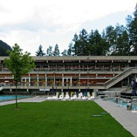 Furukama / https://commons.wikimedia.org/wiki/File:Felsentherme.jpg / Usage: Commercial reuse allowed subject to license/attribution conditions