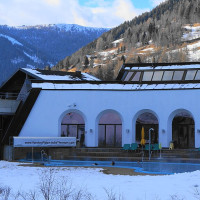 Naturpuur / https://commons.wikimedia.org/wiki/File:Thermal-_R%C3%B6merbad_in_den_Nockbergen,_Bad_Kleinkirchheim,_K%C3%A4rnten.jpg / Usage: Commercial reuse allowed subject to license/attribution conditions