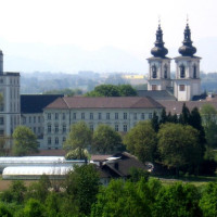 Photo: Vesta / Wikimedia Commons / CC BY-SA 3.0 / https://commons.wikimedia.org/wiki/File:Kremsmuenster_Abbey_Northeast.jpg / Usage: Commercial reuse allowed subject to license/attribution conditions