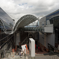 Jakub Hałun / https://commons.wikimedia.org/wiki/File:Kyoto_Station_building,_Kyoto,_20240820_1326_5105.jpg / Usage: commercial reuse permitted under stated Creative Commons license with attribution; modifications and SA conditions apply