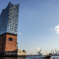 Noerdlich · Wikimedia Commons · CC BY-SA 4.0 / https://commons.wikimedia.org/wiki/File:Elbphilharmonie_hamburg.jpg / Rights: Wikimedia Commons 개별 파일 저작자·라이선스 확인 (2026-10-14) / Usage: 상업적 재사용 가능. 사진 저작자, 원본 페이지, 라이선스 링크를 표시하고 수정사항이 있으면 밝혀야 함. CC BY-SA 동일조건변경허락의 2차적 저작물 배포 조건 준수.