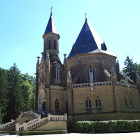 Karelj · Wikimedia Commons · Public Domain / https://commons.wikimedia.org/wiki/File:Hrobka_Schartz_1.jpg